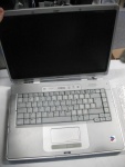 Laptop Compaq Presario V4000 działa, uszkodzone zawiasy
