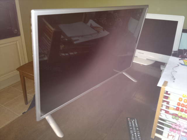 Telewizor LG 32LF5610 z usterką brak podswietlenia obrazu, bez plyty ...